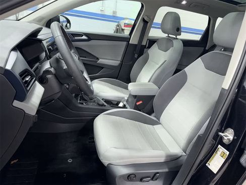 Used 2023 Volkswagen Taos SE w/ Panoramic Sunroof Package image 15