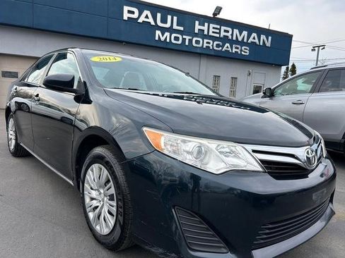 Used 2014 Toyota Camry LE image 1