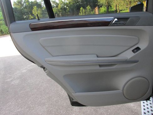 Used 2011 Mercedes-Benz GL 450 4MATIC image 19