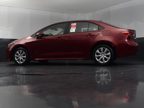 Used 2025 Toyota Corolla LE image 37