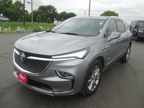 Used 2023 Buick Enclave Avenir w/ Avenir Technology Package AWD/4WD image 12
