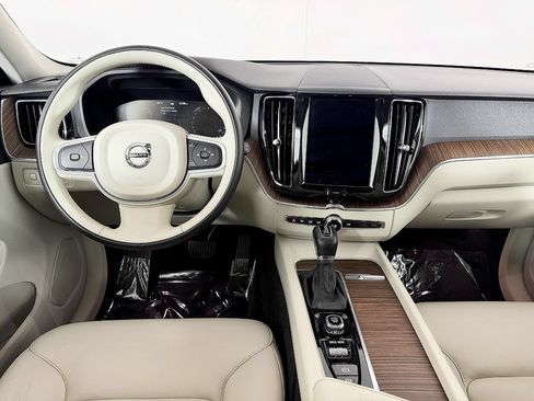 Used 2021 Volvo XC60 T5 Momentum w/ Premium Package AWD/4WD image 54