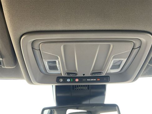 Used 2025 GMC Sierra 1500 SLT image 14