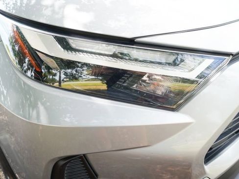 Used 2022 Toyota RAV4 XLE image 33