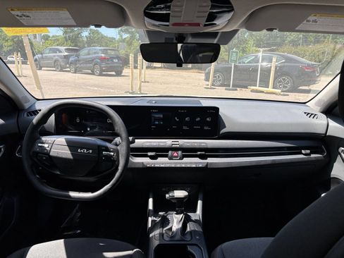 Used 2025 Kia K4 FWD image 32