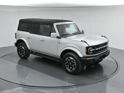 Used 2023 Ford Bronco Outer Banks AWD/4WD image 45