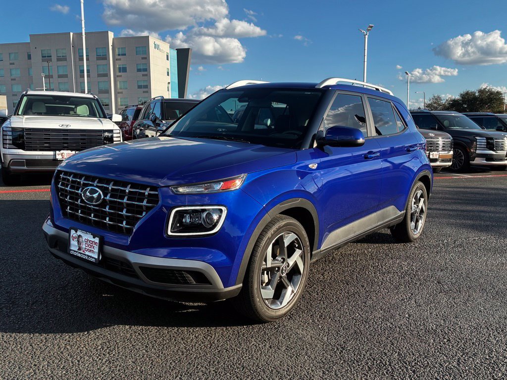 Used 2025 Hyundai Venue Limited FWD image 1