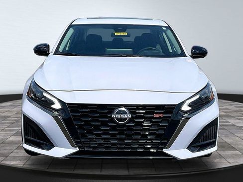 Certified 2024 Nissan Altima 2.0 SR FWD image 2