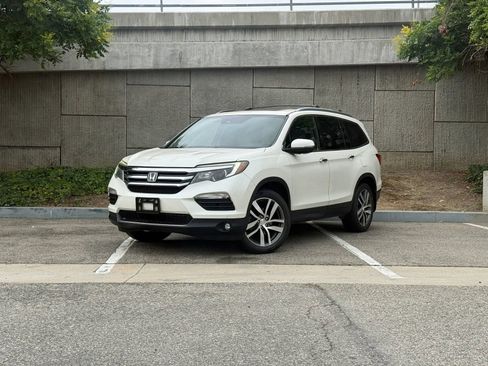 Used 2017 Honda Pilot Touring image 2