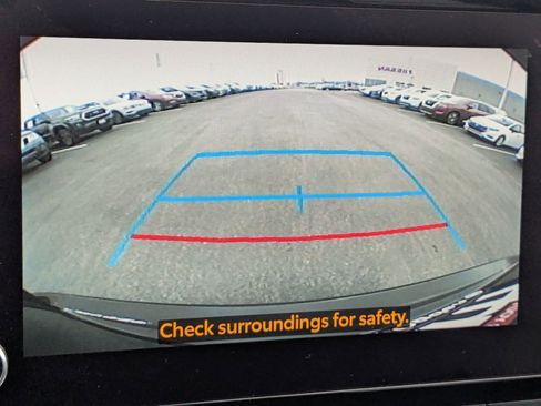 Used 2023 Toyota Highlander LE image 23