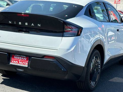 New 2026 Nissan Leaf w/ Illuminated Package FWD image 28