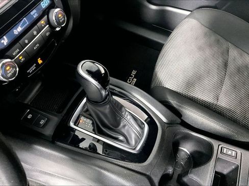 Used 2019 Nissan Rogue Sport SV w/ Technology Package FWD image 17