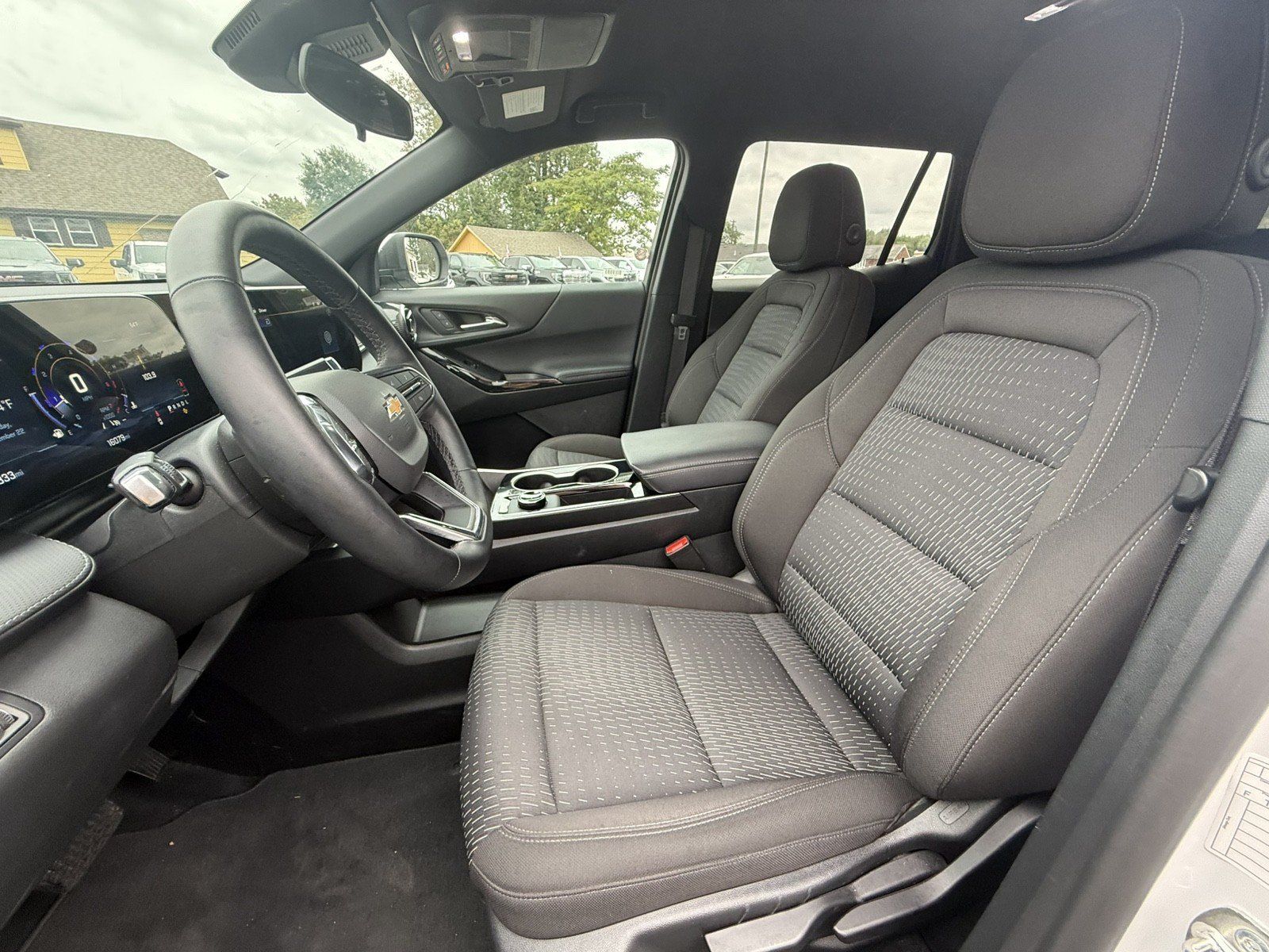 Used 2026 Chevrolet Equinox LT FWD image 9