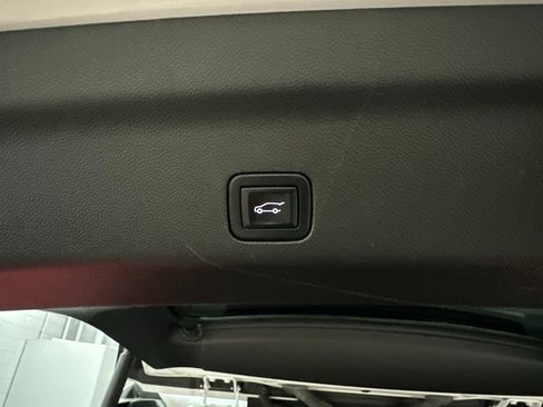 Used 2023 GMC Yukon XL Denali Ultimate AWD/4WD image 39