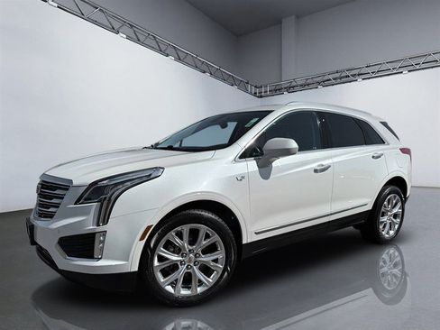 Used 2018 Cadillac XT5 Luxury w/ Driver Awareness Package AWD/4WD image 29