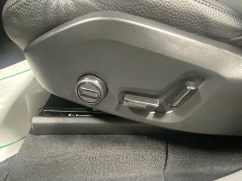 Used 2025 Volvo XC90 B6 Plus image 12