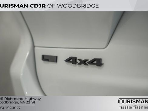 Used 2022 Jeep Grand Cherokee L Limited w/ Black Appearance Package AWD/4WD image 9