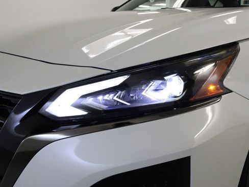 Used 2023 Nissan Altima 2.0 SR image 9