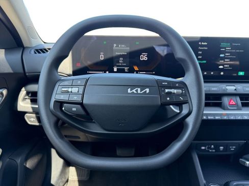 New 2026 Kia K4 LXS FWD image 12