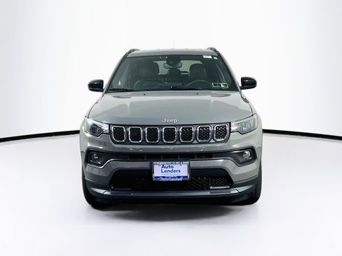 Used 2023 Jeep Compass Latitude AWD/4WD image 2