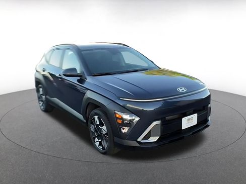 Used 2025 Hyundai Kona SEL image 3