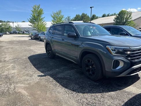 Used 2025 Volkswagen Atlas Peak Edition SE AWD/4WD image 1