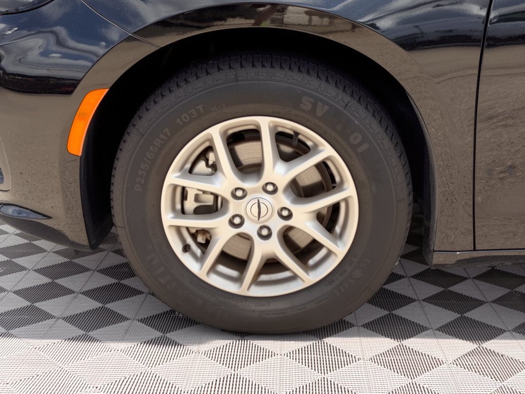 Used 2024 Chrysler Pacifica Touring-L FWD image 13