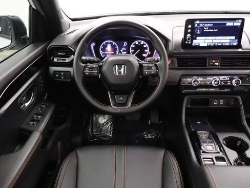 Used 2025 Honda Pilot TrailSport image 38
