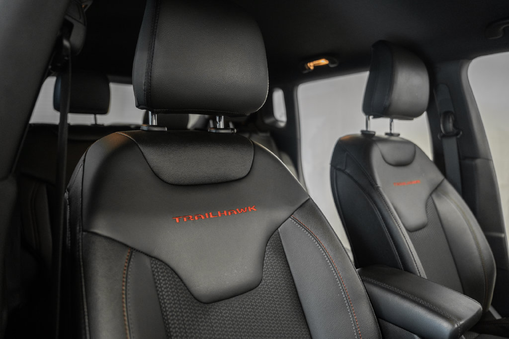 Certified 2025 Jeep Compass Trailhawk AWD/4WD image 38