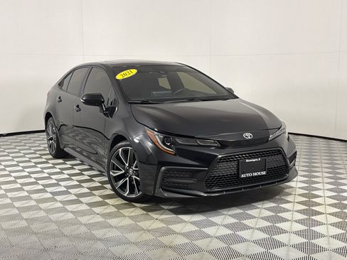 Used 2021 Toyota Corolla SE w/ SE Premium Package FWD image 2