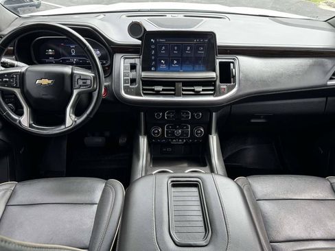 Used 2023 Chevrolet Suburban Premier RWD image 3
