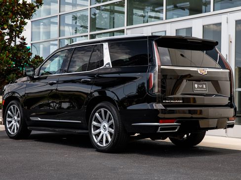 Used 2021 Cadillac Escalade Premium Luxury Platinum RWD image 13