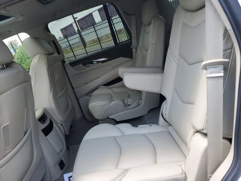 Used 2020 Cadillac Escalade Premium Luxury AWD/4WD image 13
