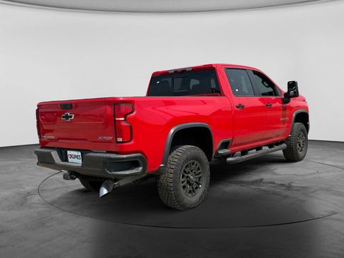 Used 2025 Chevrolet Silverado 2500 ZR2 w/ Technology Package AWD/4WD image 10