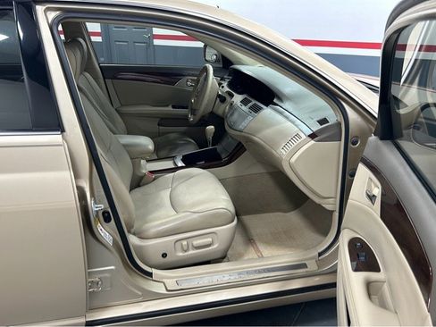Used 2010 Toyota Avalon image 8