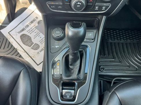 Used 2019 Jeep Cherokee Latitude Plus AWD/4WD image 14