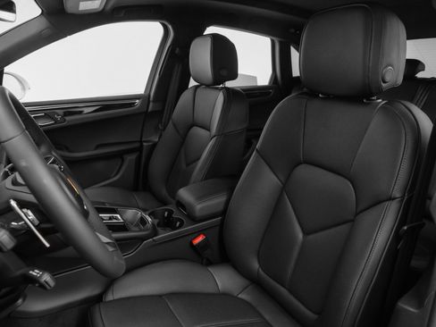 Used 2025 Porsche Macan image 5