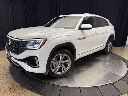 Used 2024 Volkswagen Atlas Cross Sport SEL R-Line image 2