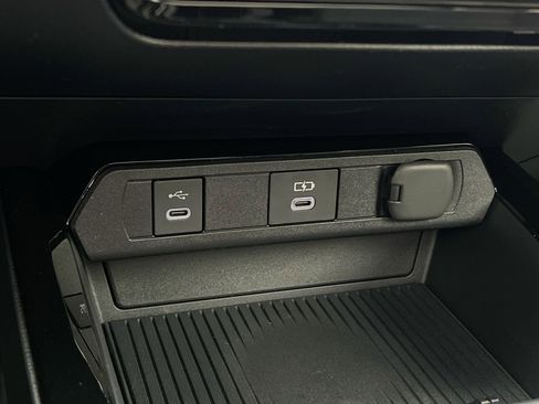 New 2026 Toyota Prius Plug-In Hybrid FWD image 31