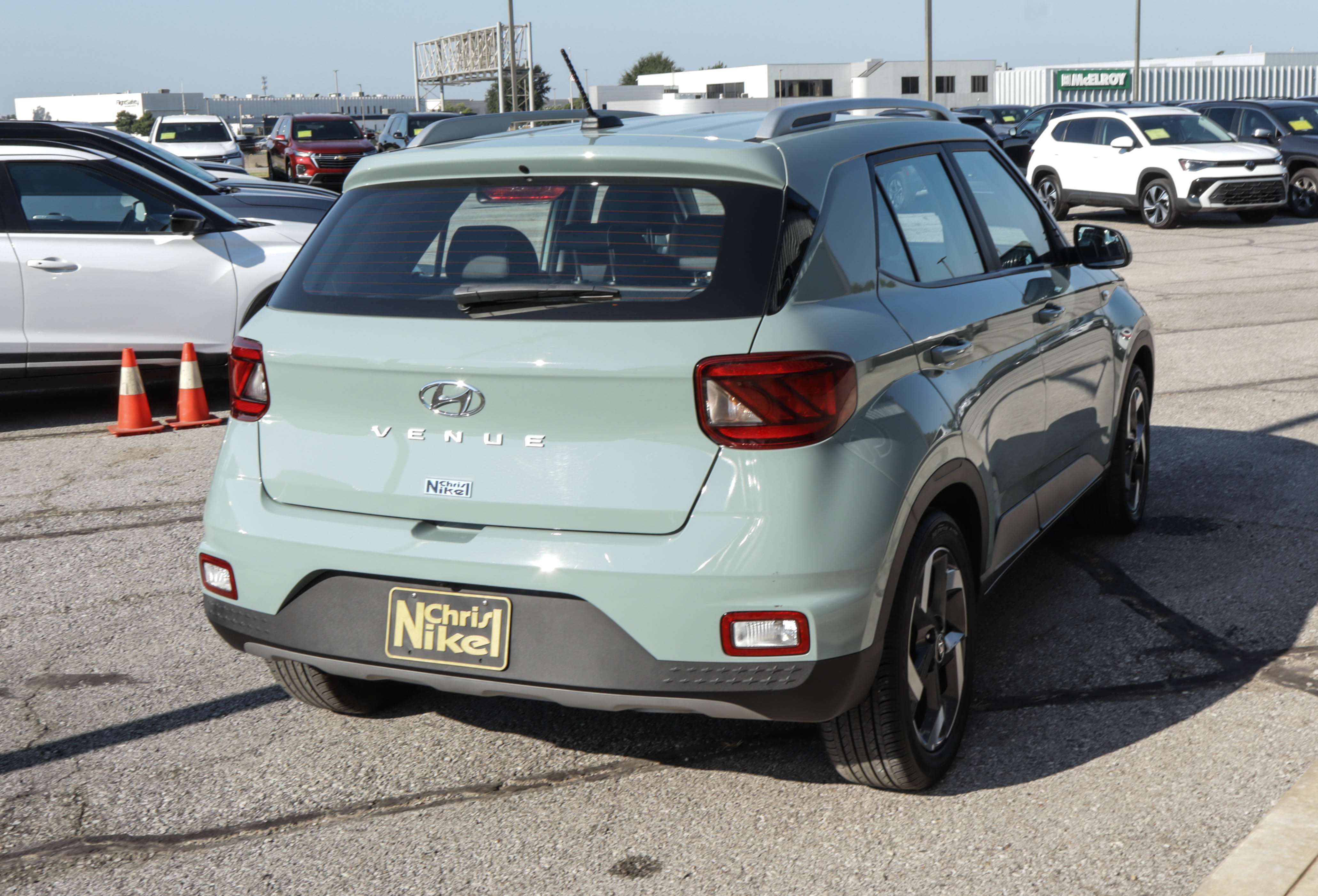 Used 2025 Hyundai Venue Limited FWD image 4