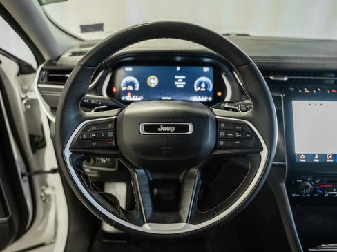 Certified 2023 Jeep Grand Cherokee Limited w/ Black Appearance Package AWD/4WD image 30
