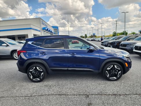 Used 2024 Kia Seltos SX w/ SX Sunroof Package AWD/4WD image 3