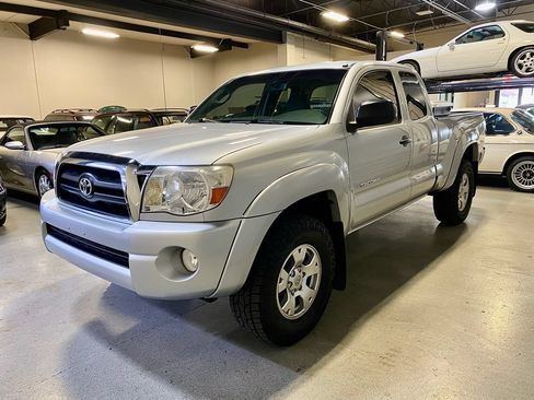Used 2006 Toyota Tacoma PreRunner RWD image 2
