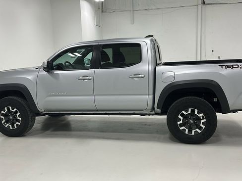 Used 2023 Toyota Tacoma TRD Off-Road image 2