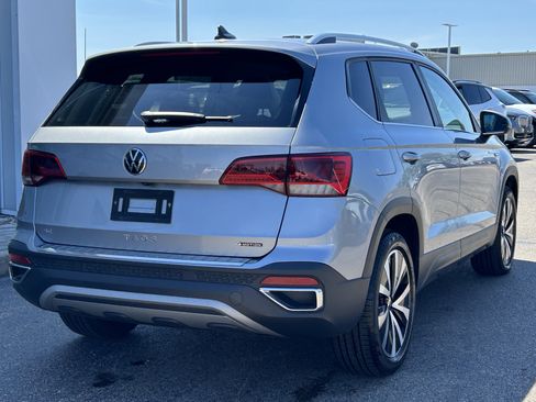 Certified 2023 Volkswagen Taos SE w/ Panoramic Sunroof Package image 7
