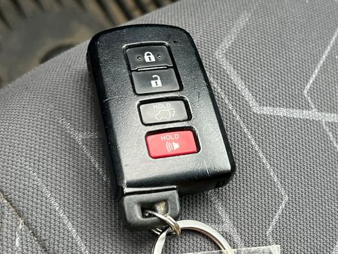 Used 2018 Toyota Tacoma TRD Off-Road image 23