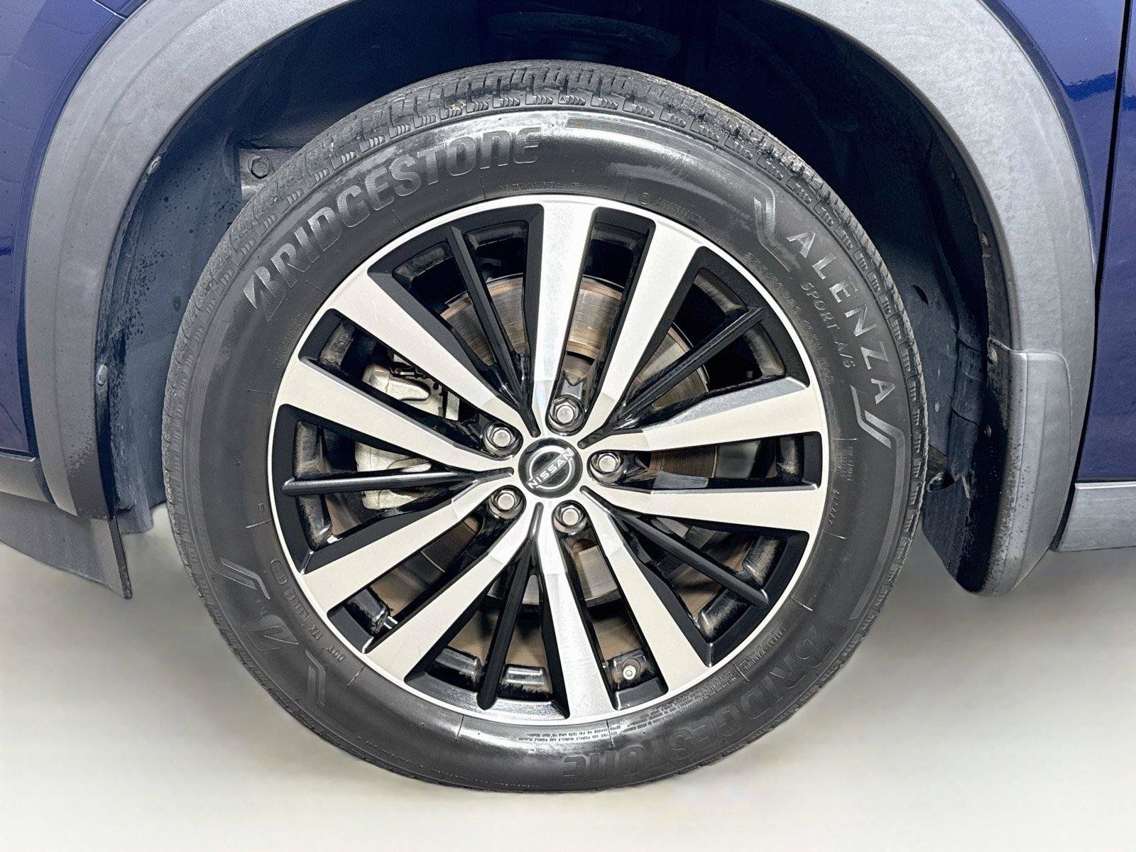 Used 2023 Nissan Pathfinder Platinum w/ Cargo Package AWD/4WD image 17
