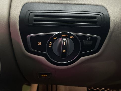 Used 2021 Mercedes-Benz GLC 300 4MATIC image 25