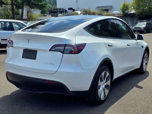 Used 2023 Tesla Model Y Long Range AWD/4WD image 8