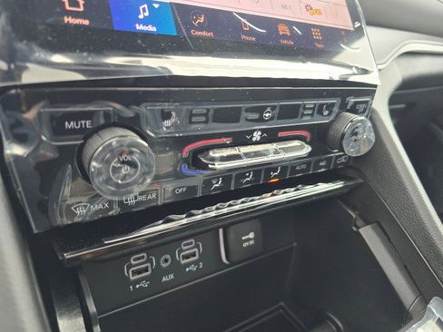 New 2025 Jeep Grand Cherokee Limited image 35